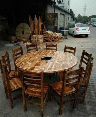 碳燒木餐桌與火鍋?zhàn)?實(shí)用與美學(xué)的完美融合